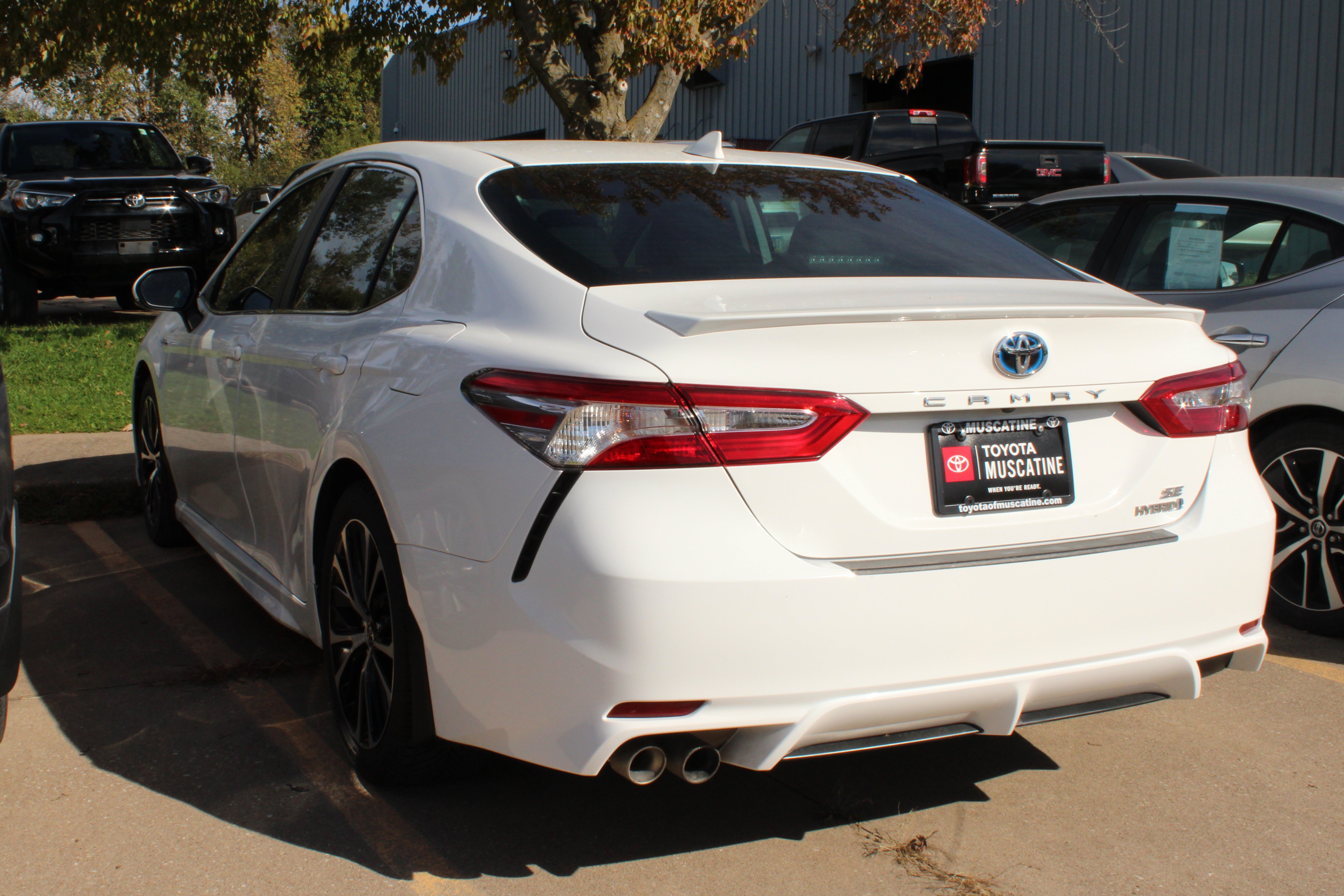 Used 2020 Toyota Camry SE FWD image 6