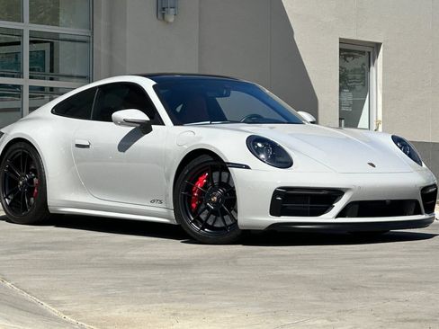 Used 2022 Porsche 911 Carrera GTS RWD image 2