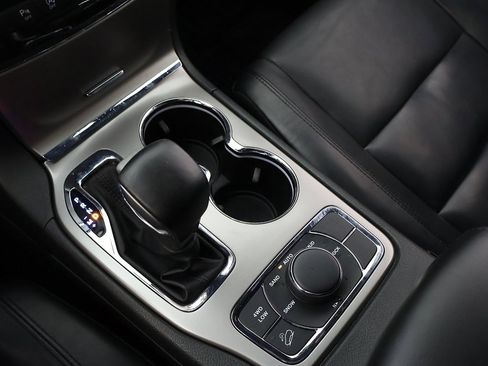 Used 2022 Jeep Grand Cherokee Limited image 50