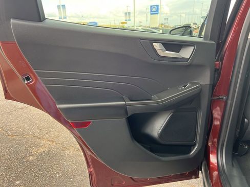 Used 2021 Ford Escape SE image 18