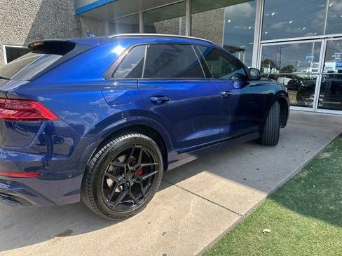 Used 2019 Audi Q8 Prestige w/ Luxury Package AWD/4WD image 4