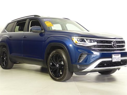 Certified 2023 Volkswagen Atlas SE w/ Black Wheel Package FWD image 4