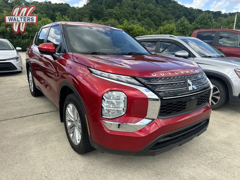 Used 2023 Mitsubishi Outlander ES AWD/4WD image 1