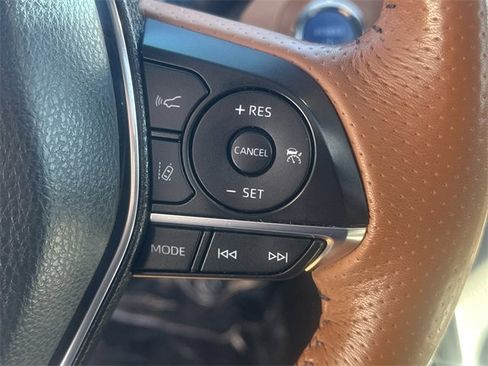 Used 2022 Toyota Avalon Limited image 23