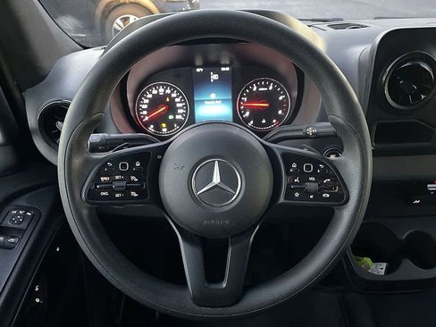 Used 2019 Mercedes-Benz Sprinter 2500 image 27