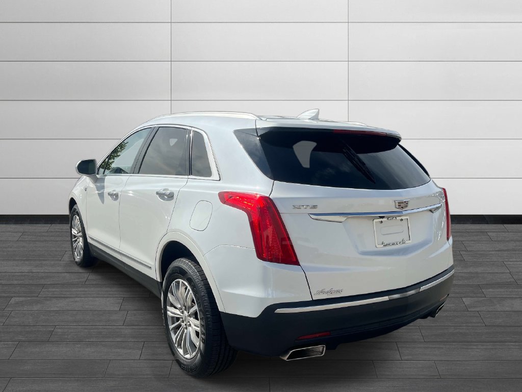 Used 2017 Cadillac XT5 Luxury w/ Driver Awareness Package FWD image 3