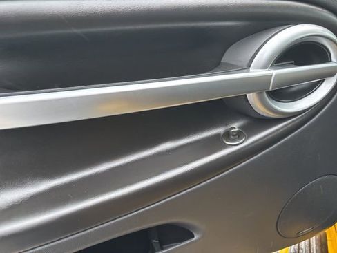 Used 2005 Chevrolet SSR w/ Preferred Equipment Group image 12