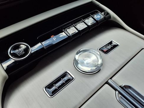 New 2026 Lincoln Navigator Premiere AWD/4WD image 12
