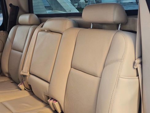 Used 2007 Cadillac Escalade EXT Base AWD 4dr Crew Cab SB w/ Information Package image 65