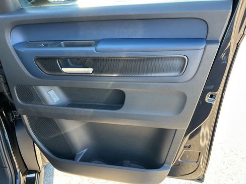 New 2025 Volkswagen ID. Buzz Pro S image 40