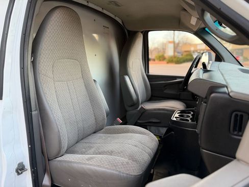 Used 2015 GMC Savana 3500 image 15