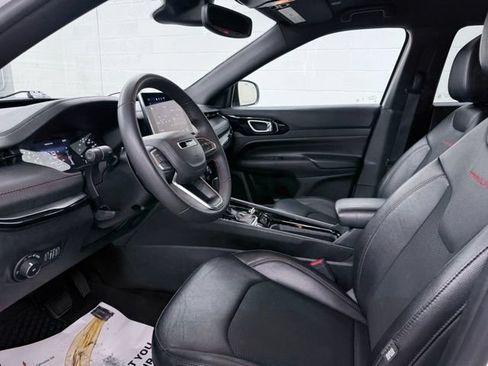 Used 2025 Jeep Compass Trailhawk AWD/4WD image 19