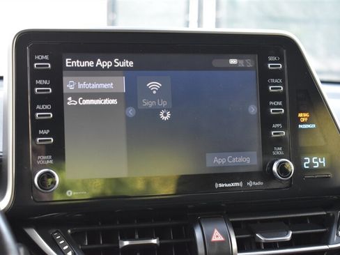 Used 2019 Toyota C-HR XLE FWD image 21