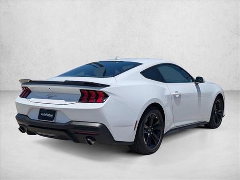 Used 2025 Ford Mustang Coupe RWD image 4