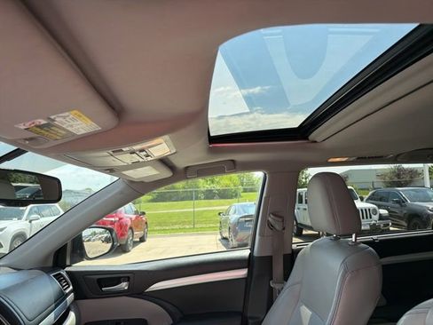 Used 2016 Toyota Highlander XLE AWD/4WD image 5
