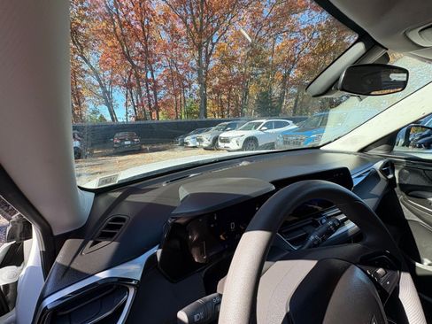 Used 2025 Chevrolet TrailBlazer LT image 31