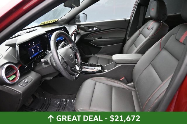 Used 2024 Chevrolet Trax RS w/ Sunroof Package FWD image 17