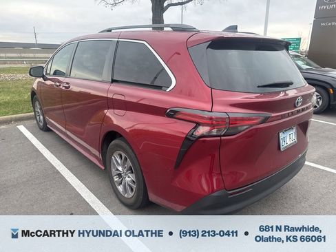 Used 2021 Toyota Sienna XLE w/ XLE Plus Package image 8