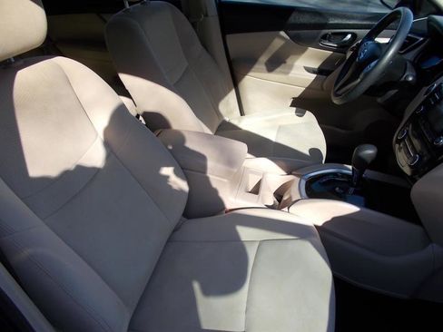 Used 2016 Nissan Rogue SV image 20