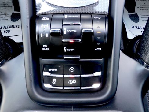 Used 2014 Porsche Cayenne GTS image 21