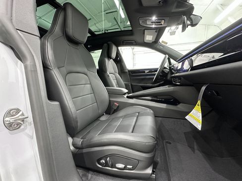 Certified 2025 Porsche Macan Electric image 24