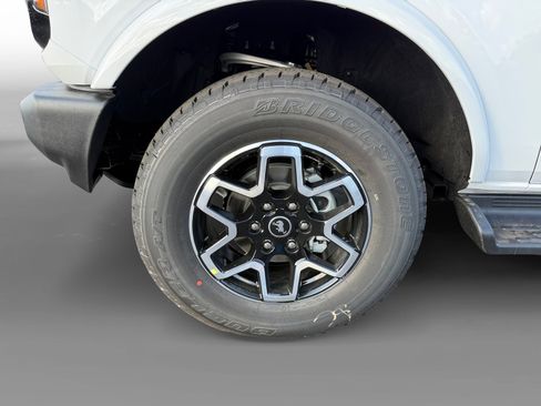 New 2025 Ford Bronco Outer Banks image 9