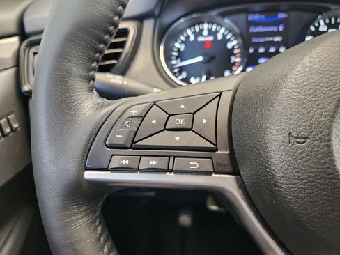 Used 2018 Nissan Rogue SV w/ Premium Package FWD image 28