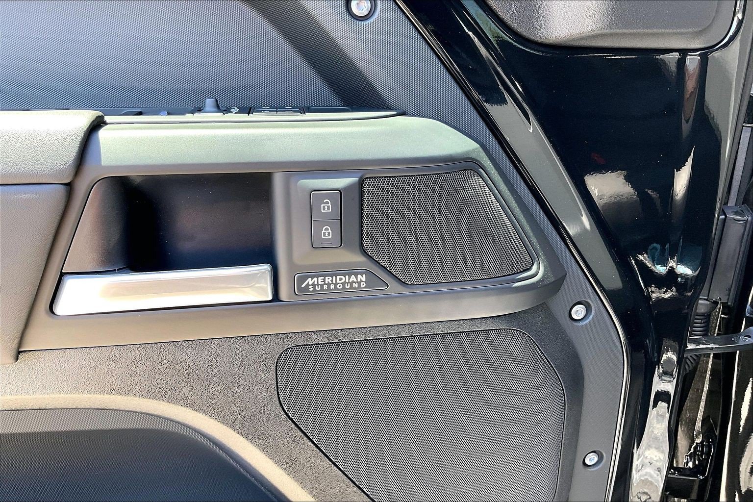 New 2026 Land Rover Defender 110 X-Dynamic SE AWD/4WD image 24