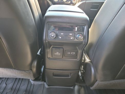 Used 2022 GMC Acadia SLT w/ Technology Package FWD image 13