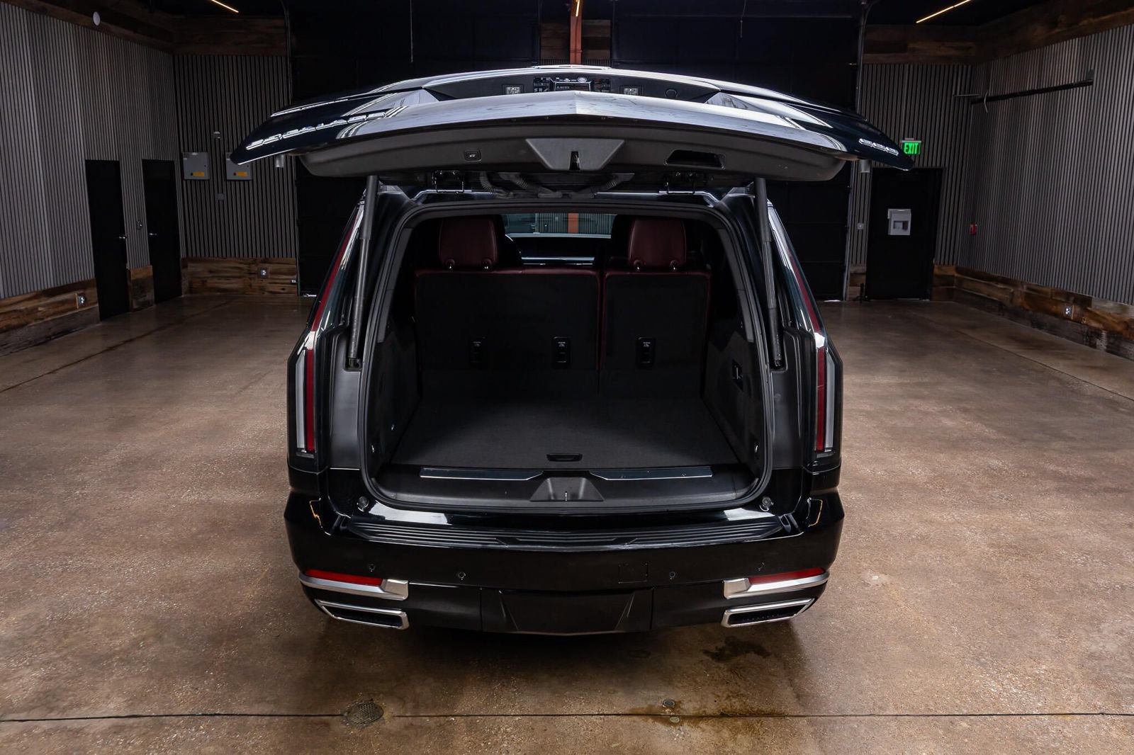 Used 2025 Cadillac Escalade ESV Premium Luxury w/ Touring Package AWD/4WD image 9