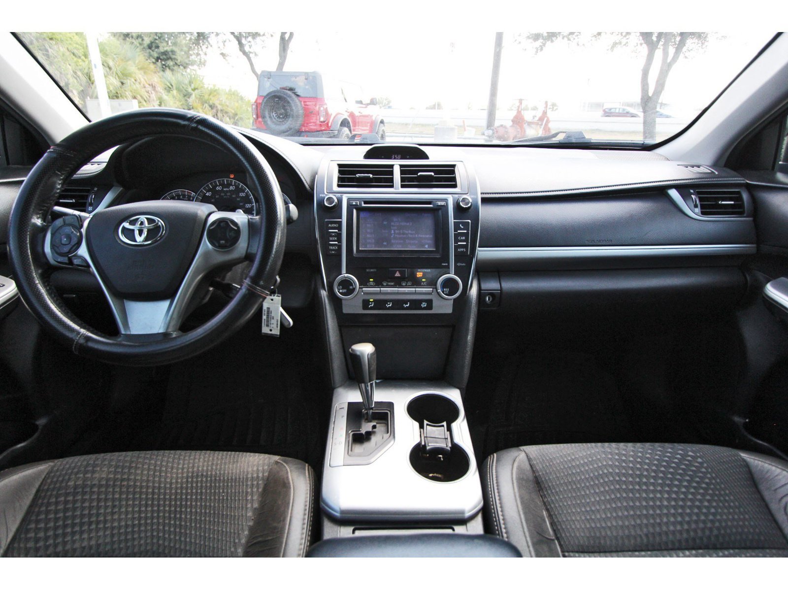Used 2014 Toyota Camry SE FWD image 9