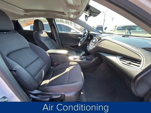 Used 2024 Chevrolet Malibu LT image 21