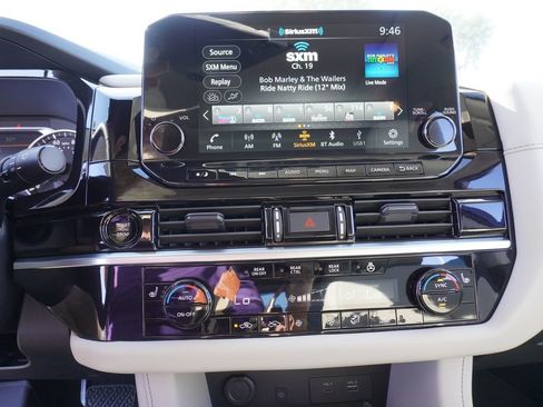 Used 2025 Nissan Pathfinder SL w/ SL Premium Package image 19