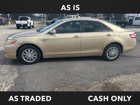 Used 2011 Toyota Camry LE image 2