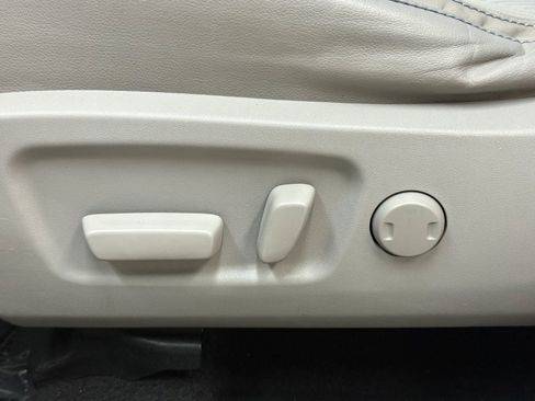 Used 2017 Toyota Highlander Plus image 28