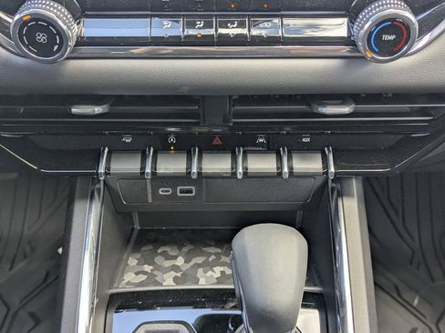 New 2025 GMC Canyon Elevation image 24