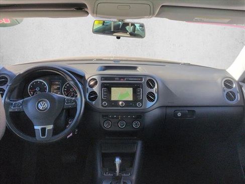 Used 2013 Volkswagen Tiguan SE image 18