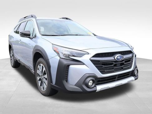 Used 2023 Subaru Outback Limited AWD/4WD image 9