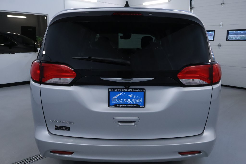 Used 2023 Chrysler Voyager LX FWD image 7