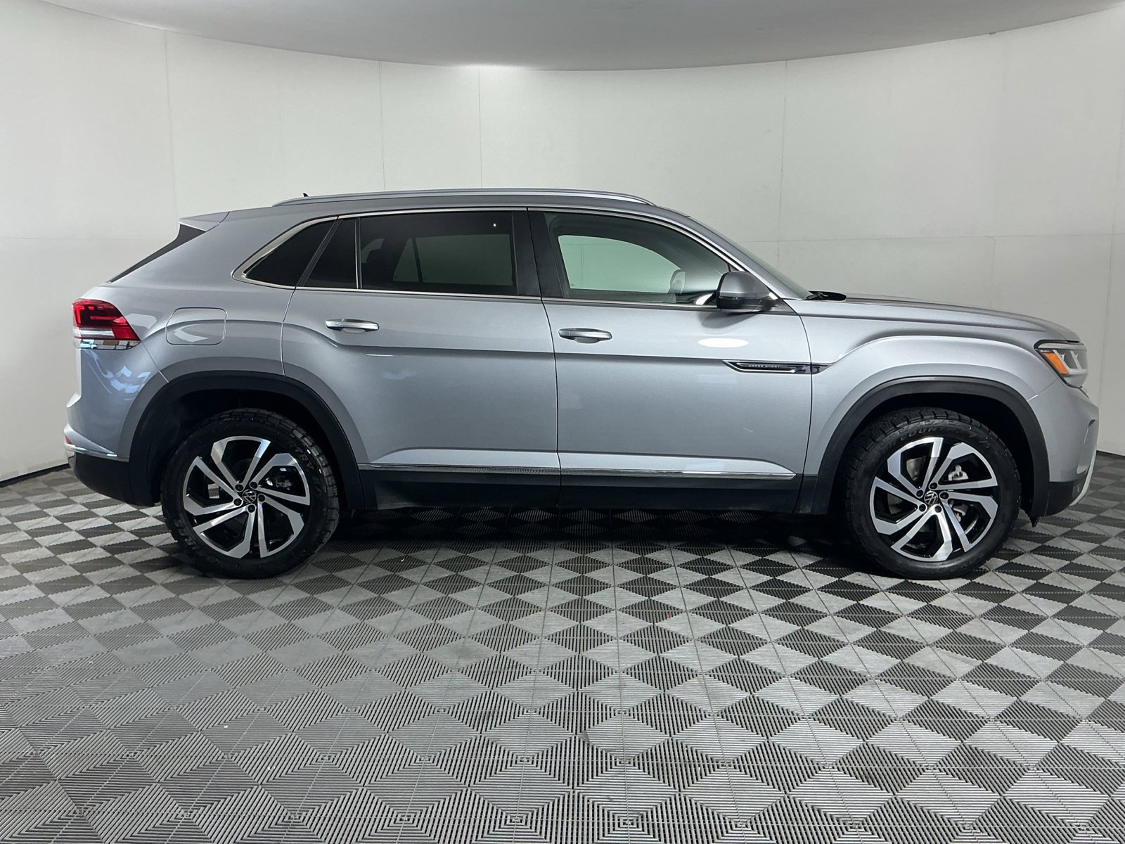Used 2022 Volkswagen Atlas Cross Sport SEL AWD/4WD image 9