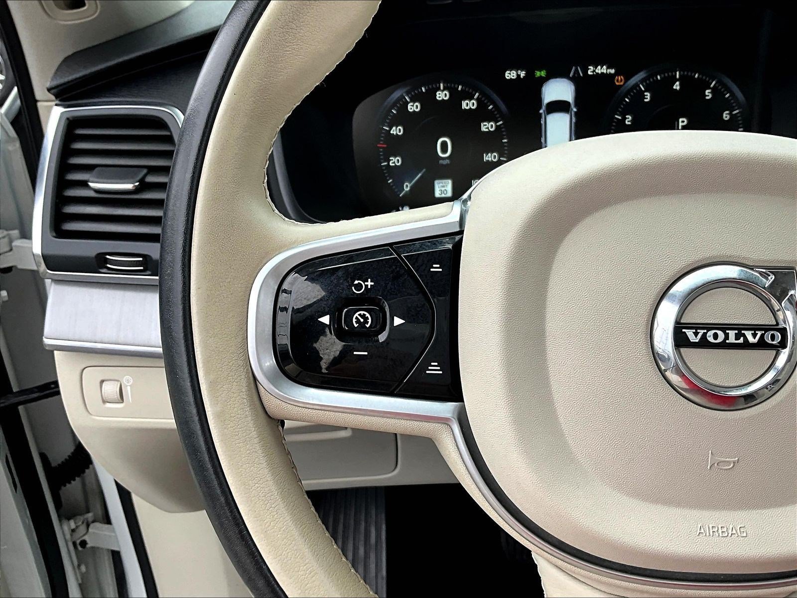 Used 2022 Volvo XC90 T5 Momentum AWD/4WD image 11