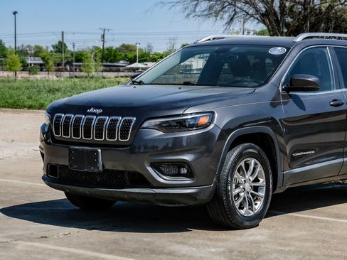 Used 2019 Jeep Cherokee Latitude Plus w/ Comfort/Convenience Group image 6