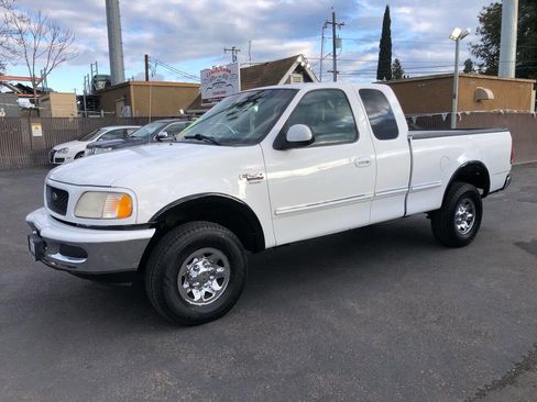 Used 1998 Ford F250 XLT image 1