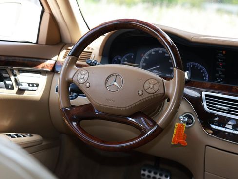 Used 2013 Mercedes-Benz S 550 w/ Sport Pkg image 36