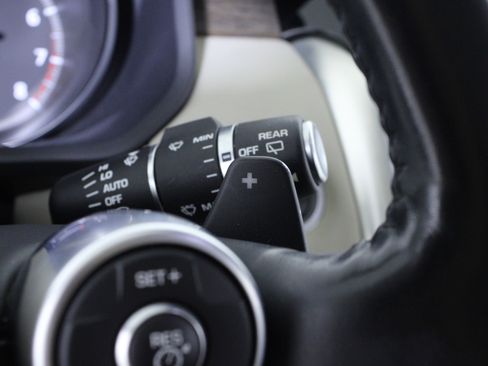 Used 2017 Land Rover Discovery HSE image 22