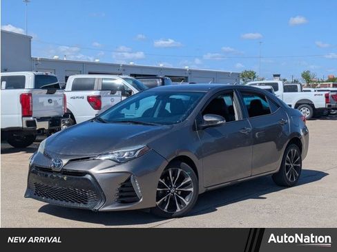 Used 2018 Toyota Corolla SE image 1