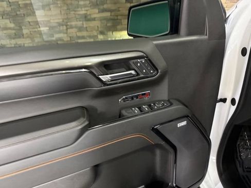 Used 2024 GMC Sierra 1500 AT4 w/ AT4 Premium Package AWD/4WD image 12