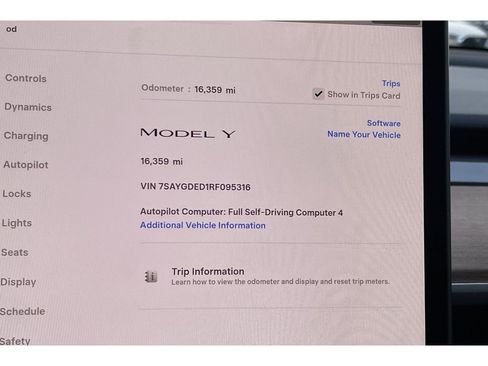 Used 2024 Tesla Model Y Standard Range image 37