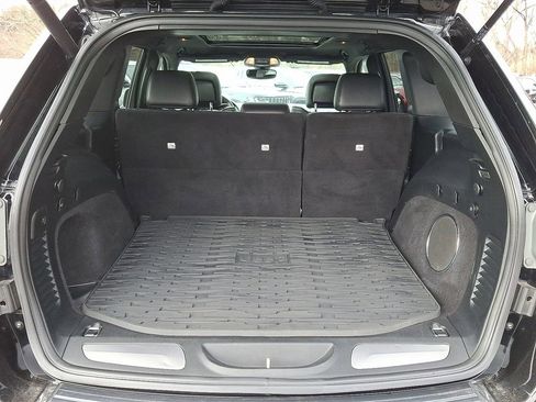 Used 2017 Jeep Grand Cherokee Overland image 32