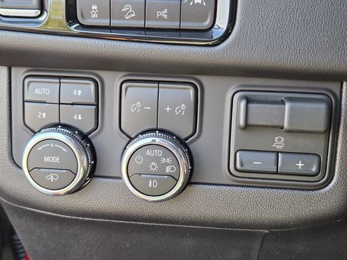 New 2026 GMC Yukon XL AT4 w/ AT4 Premium Plus Package AWD/4WD image 32